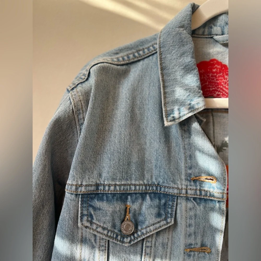 Levi's Denim Jacket with Floral Embroidery - Picture 5 of 15
